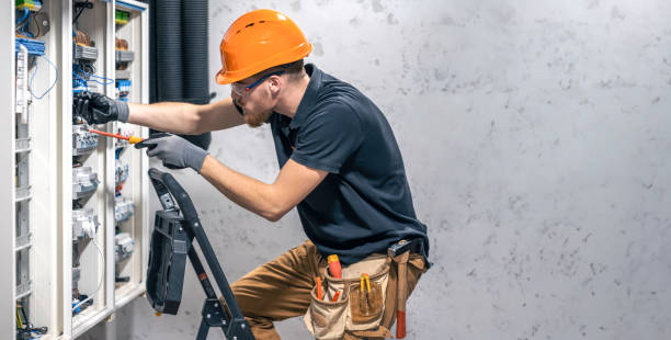 Best Emergency Electrical Repair  in Como, WI